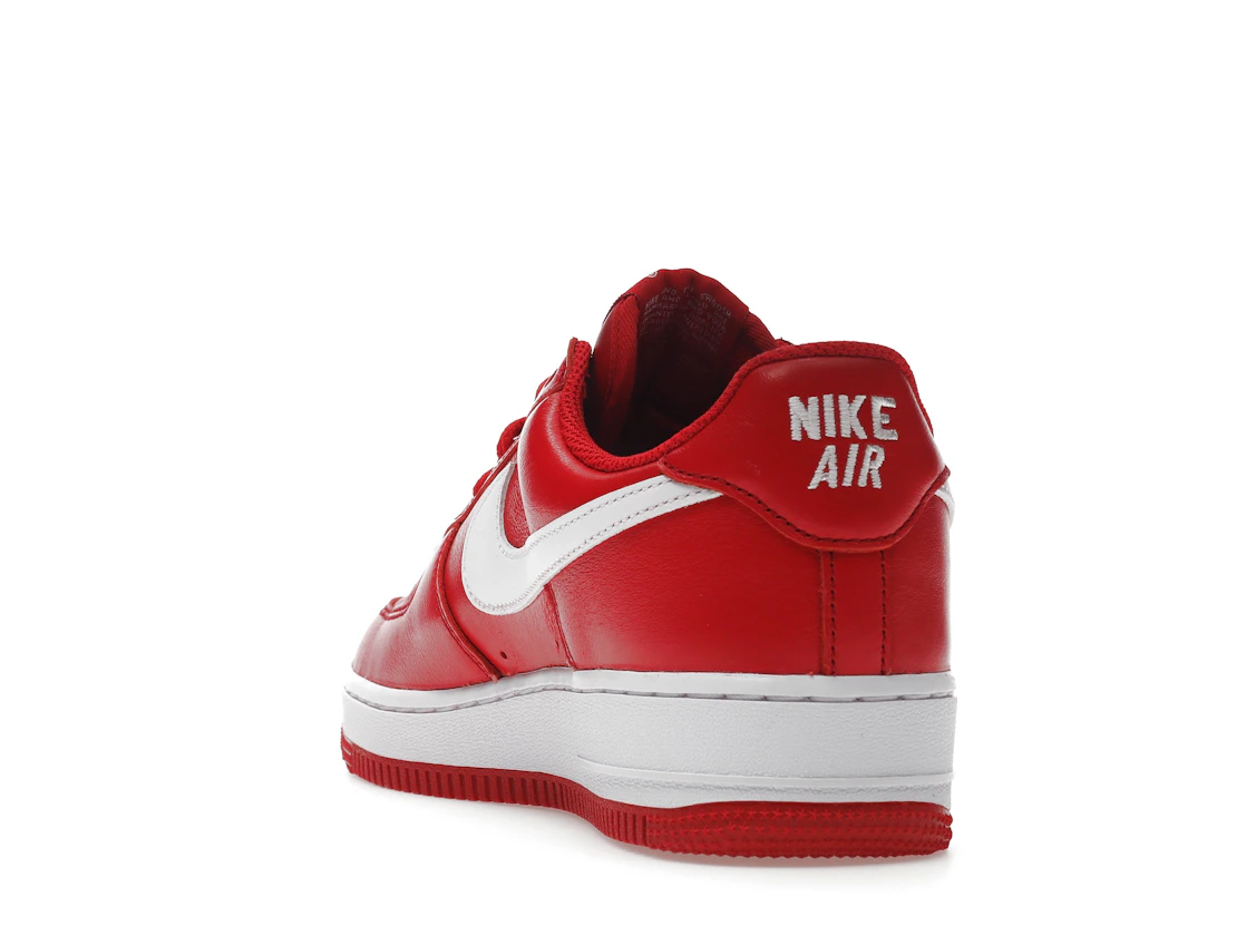 Vue 26 de Nike Air Force 1 Low Retro QS Color of the Month University Red White