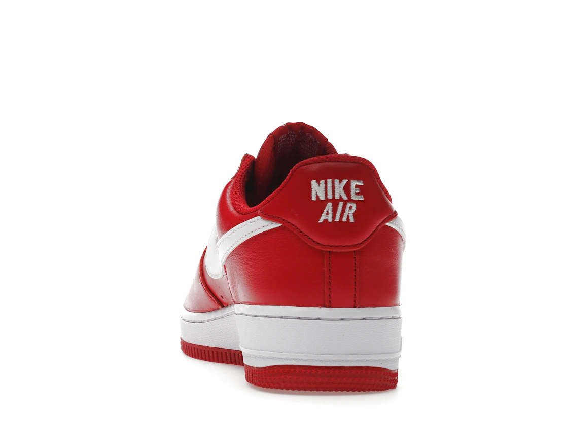 Vue 27 de Nike Air Force 1 Low Retro QS Color of the Month University Red White