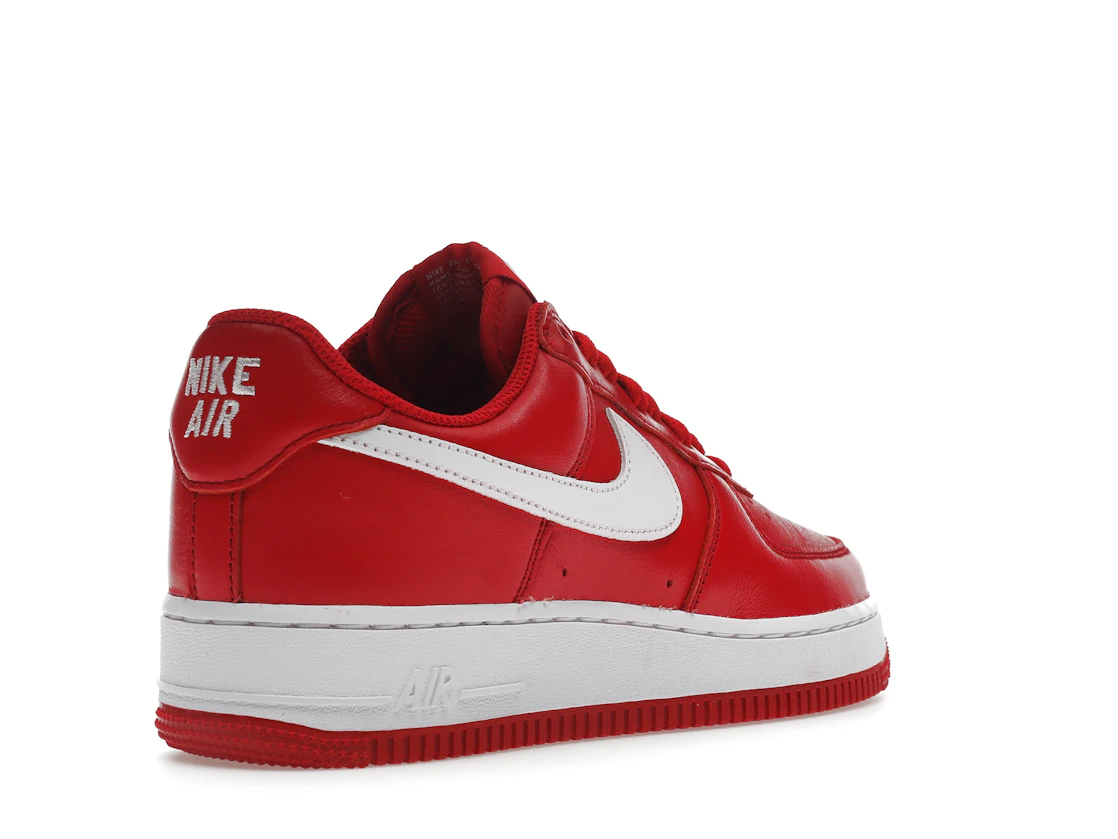 Vue 32 de Nike Air Force 1 Low Retro QS Color of the Month University Red White