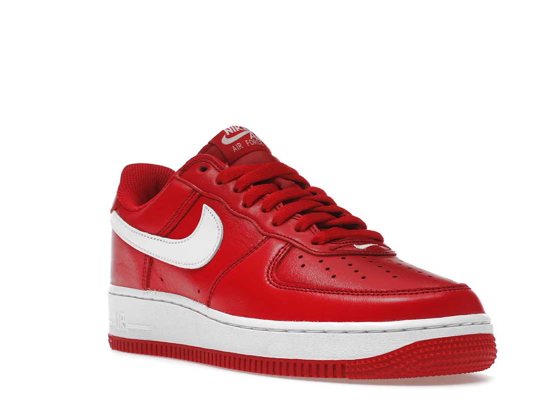 Vue 6 de Nike Air Force 1 Low Retro QS Color of the Month University Red White