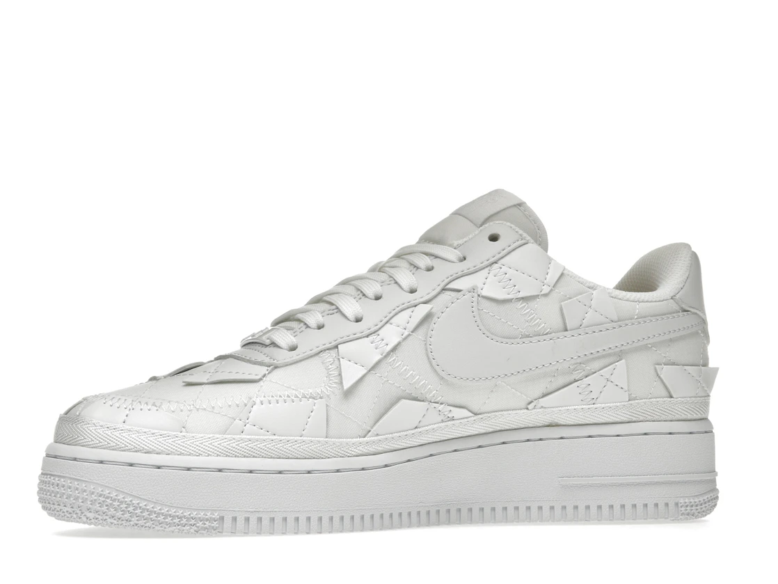 Vue 17 de Nike Air Force 1 Low SP Billie Eilish Triple White