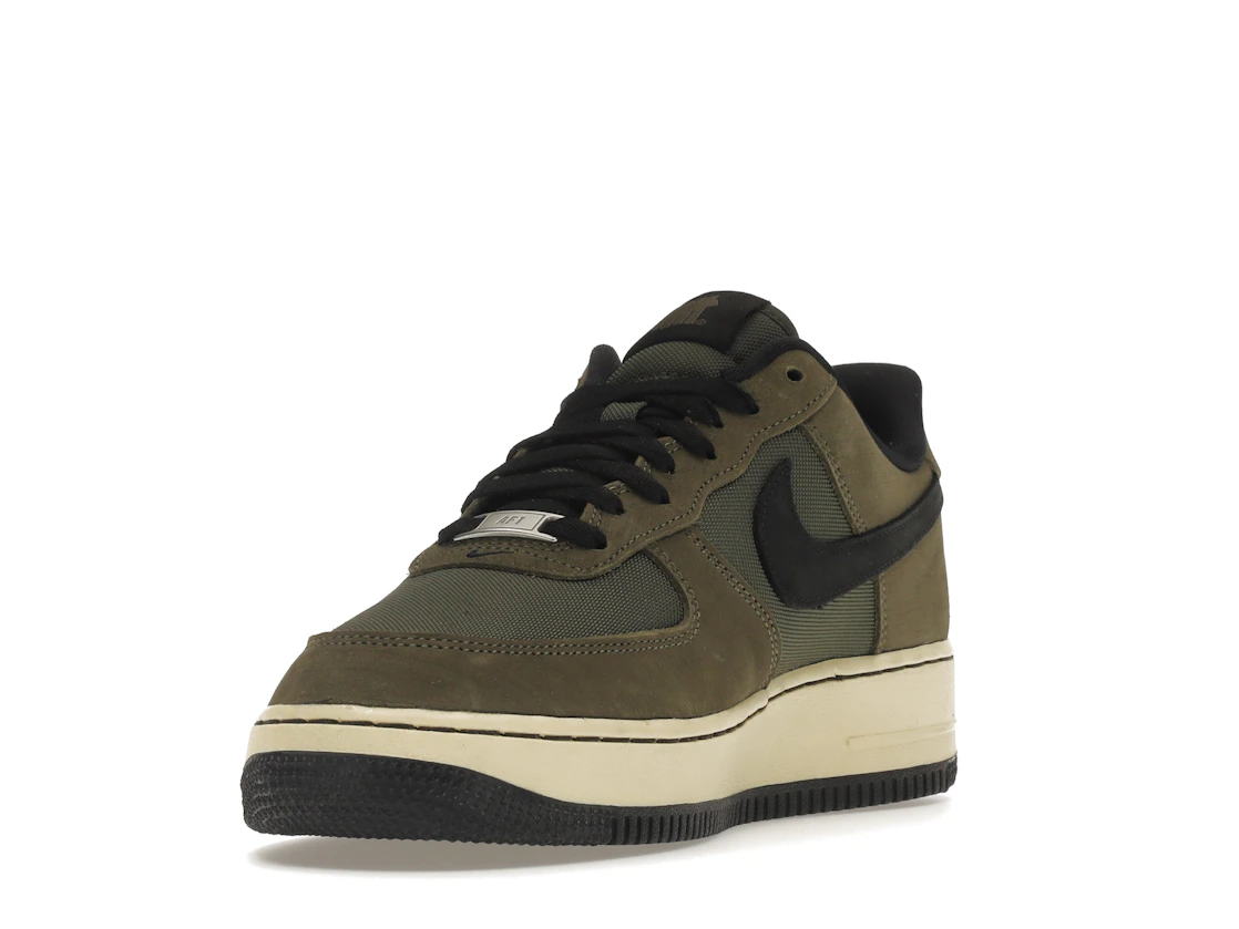 Vue 13 de Nike Air Force 1 Low SP Undefeated Ballistic Dunk vs. AF1