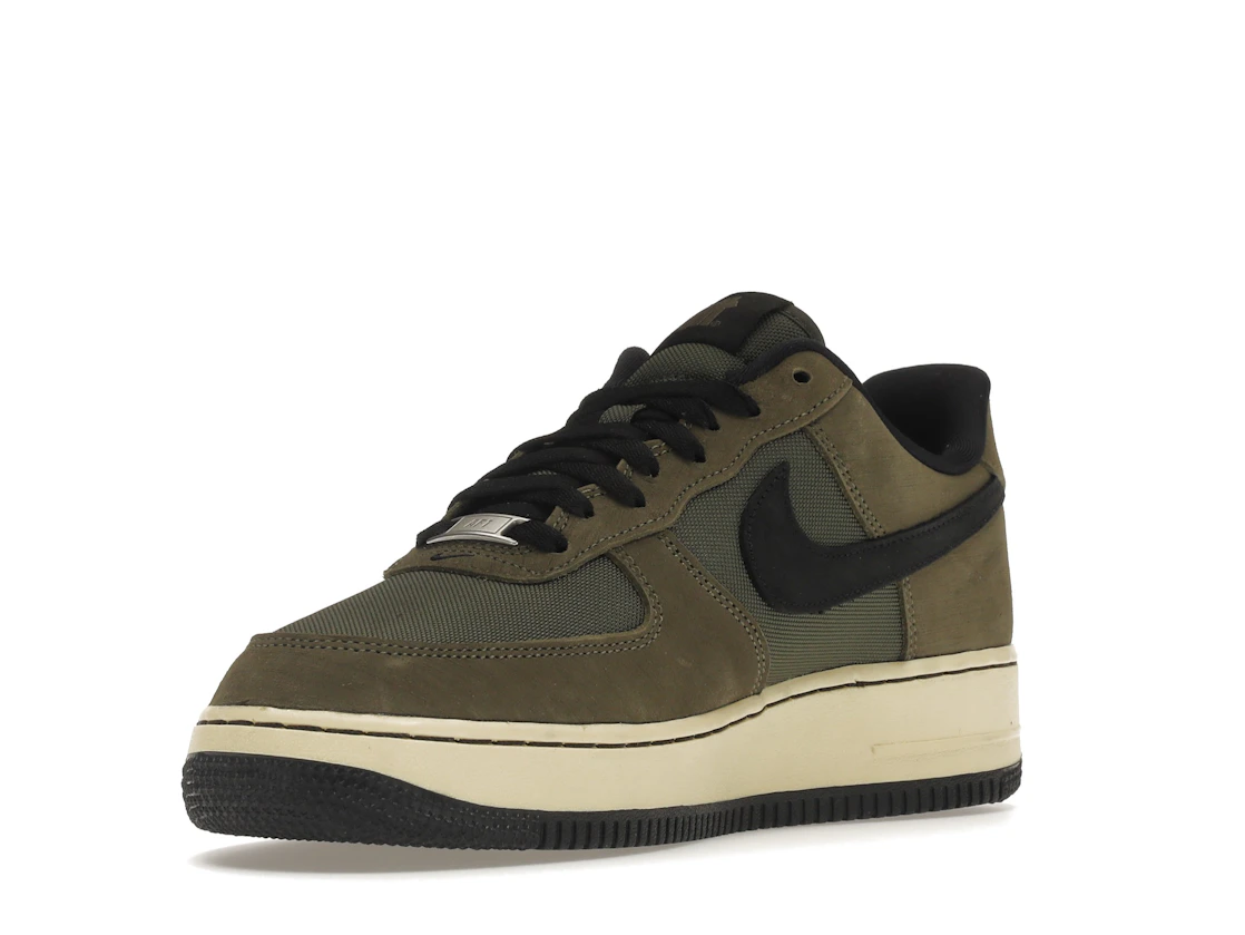 Vue 14 de Nike Air Force 1 Low SP Undefeated Ballistic Dunk vs. AF1