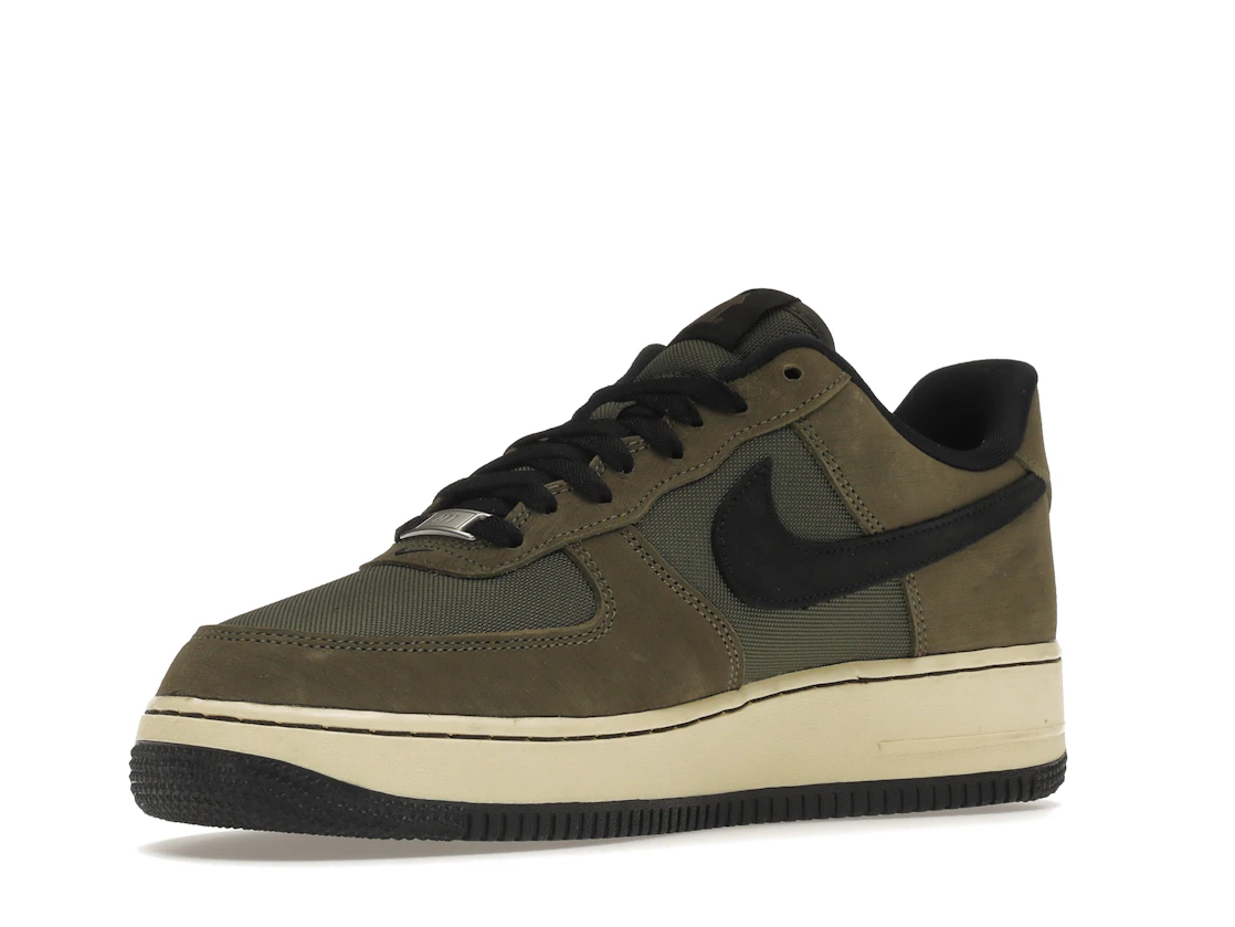 Vue 15 de Nike Air Force 1 Low SP Undefeated Ballistic Dunk vs. AF1