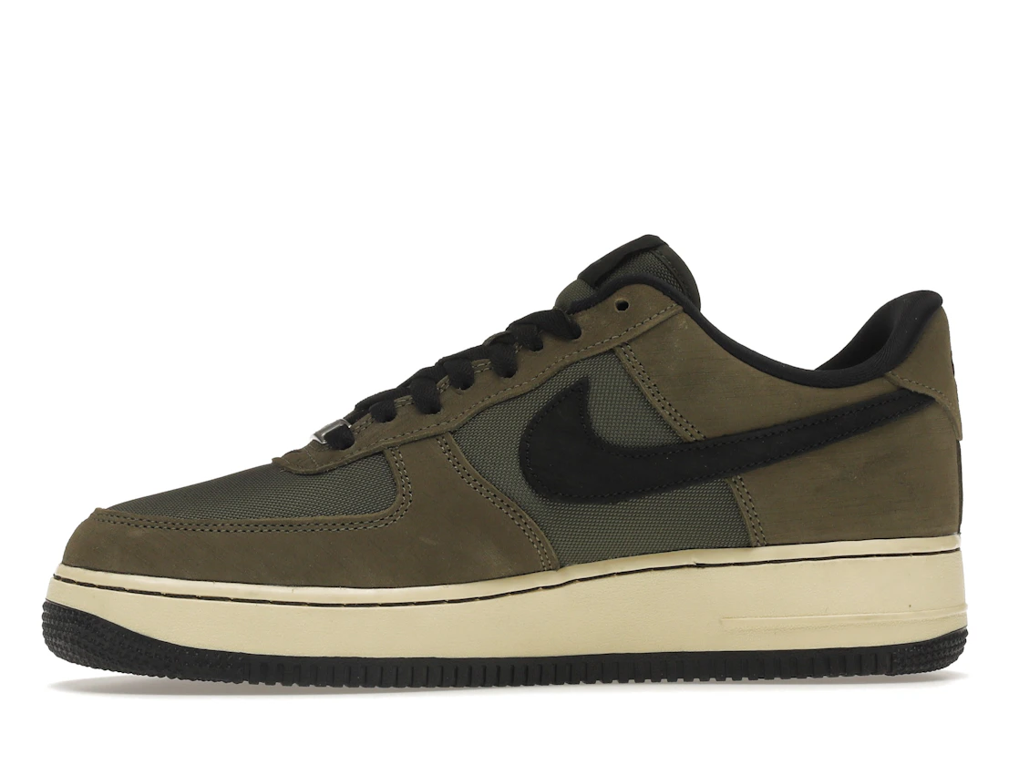 Vue 18 de Nike Air Force 1 Low SP Undefeated Ballistic Dunk vs. AF1