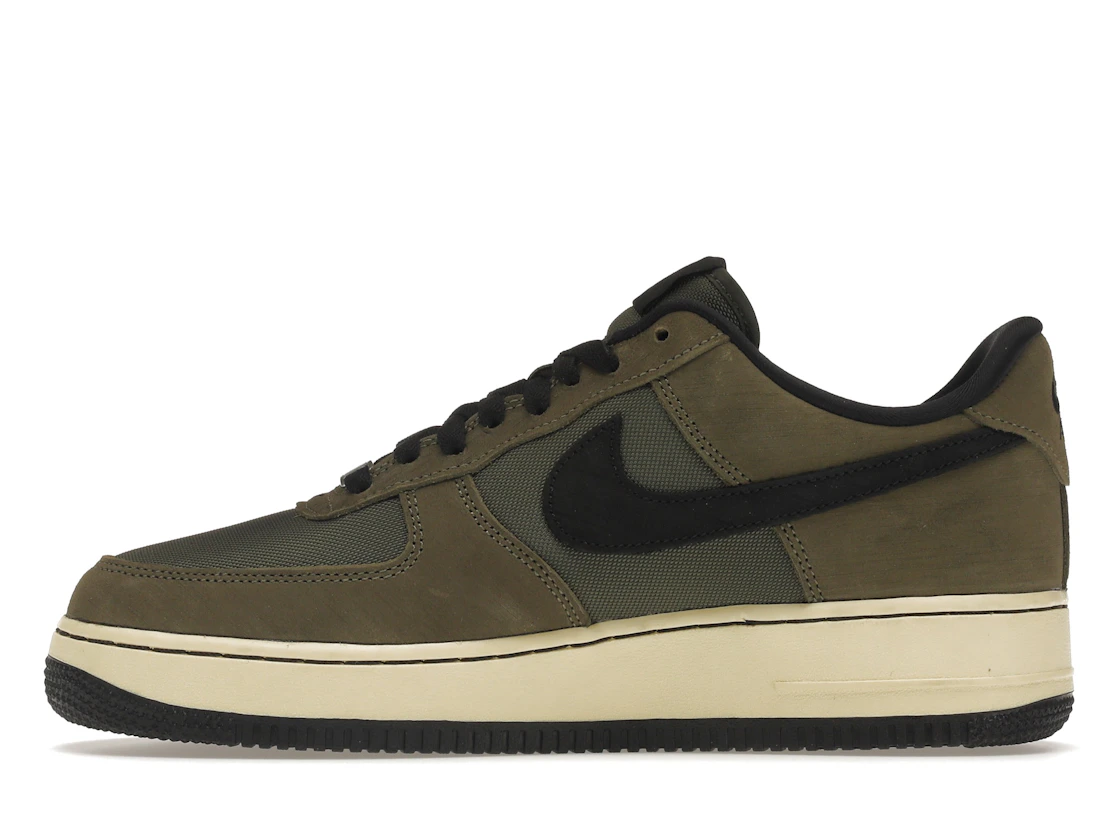 Vue 19 de Nike Air Force 1 Low SP Undefeated Ballistic Dunk vs. AF1