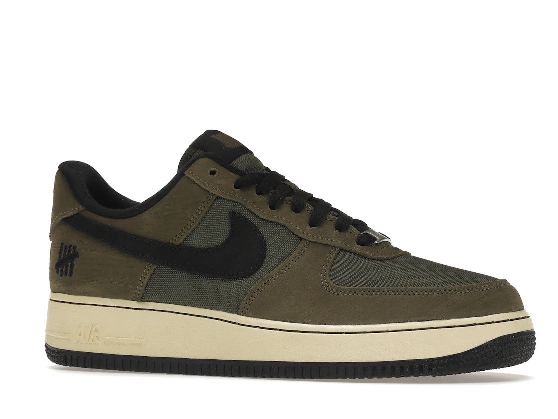 Vue 3 de Nike Air Force 1 Low SP Undefeated Ballistic Dunk vs. AF1