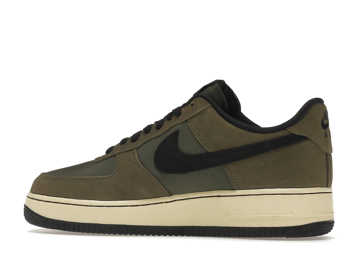 Vue 21 de Nike Air Force 1 Low SP Undefeated Ballistic Dunk vs. AF1