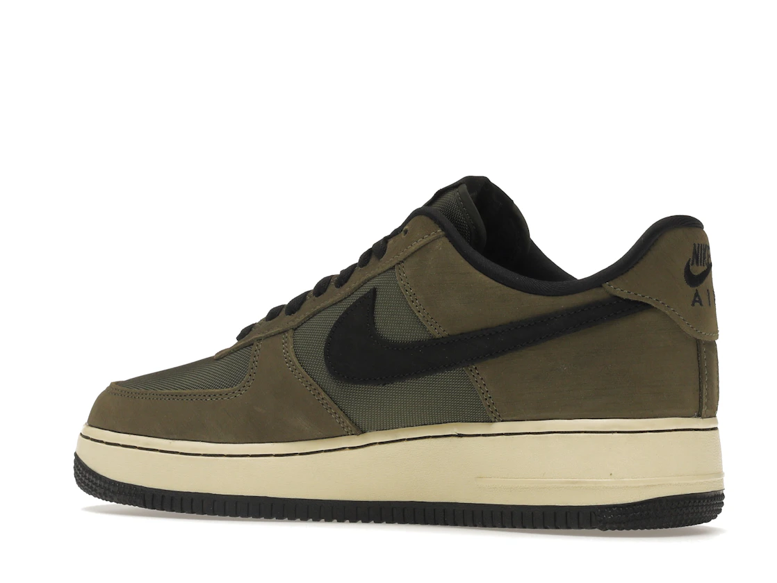 Vue 22 de Nike Air Force 1 Low SP Undefeated Ballistic Dunk vs. AF1