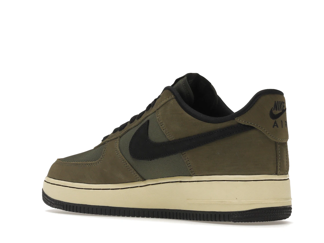 Vue 23 de Nike Air Force 1 Low SP Undefeated Ballistic Dunk vs. AF1