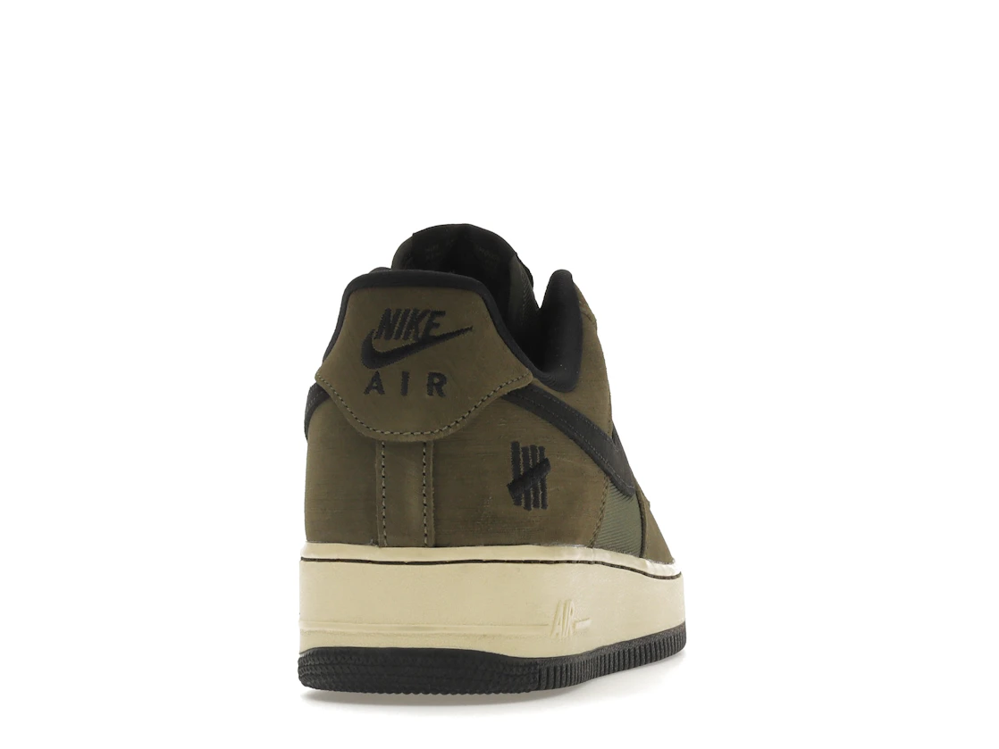 Vue 29 de Nike Air Force 1 Low SP Undefeated Ballistic Dunk vs. AF1