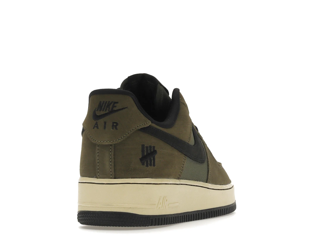 Vue 30 de Nike Air Force 1 Low SP Undefeated Ballistic Dunk vs. AF1