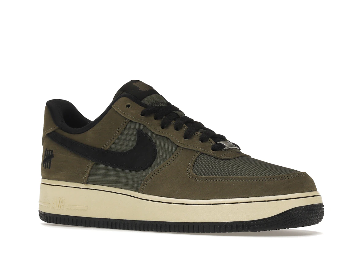 Vue 4 de Nike Air Force 1 Low SP Undefeated Ballistic Dunk vs. AF1