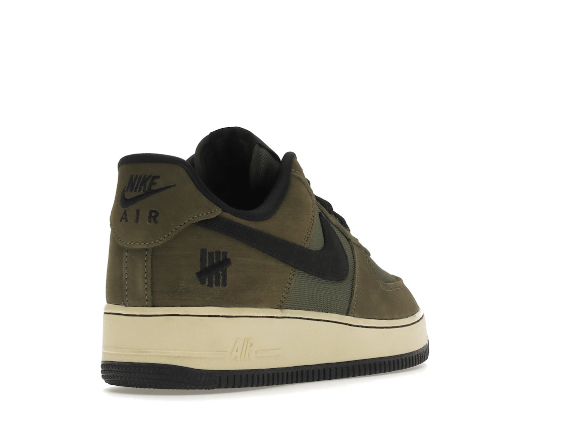 Vue 31 de Nike Air Force 1 Low SP Undefeated Ballistic Dunk vs. AF1