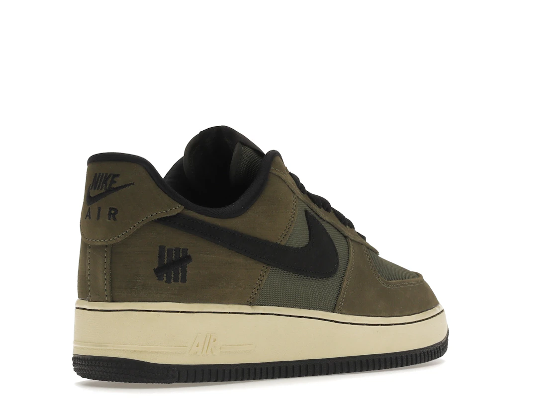 Vue 32 de Nike Air Force 1 Low SP Undefeated Ballistic Dunk vs. AF1