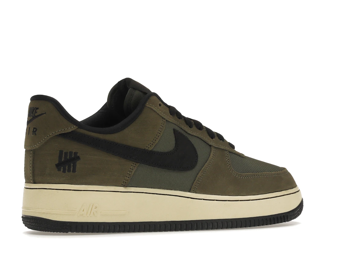 Vue 34 de Nike Air Force 1 Low SP Undefeated Ballistic Dunk vs. AF1