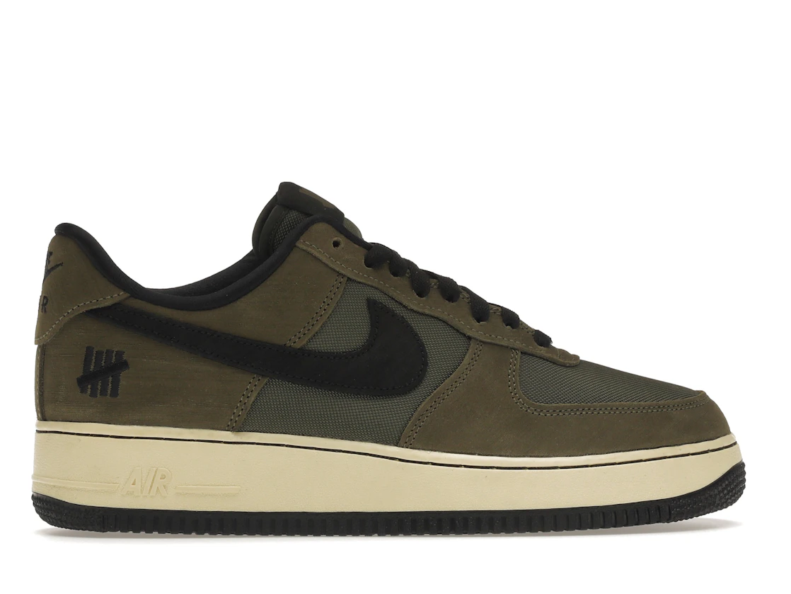 Vue 36 de Nike Air Force 1 Low SP Undefeated Ballistic Dunk vs. AF1