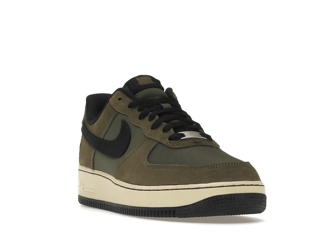 Vue 7 de Nike Air Force 1 Low SP Undefeated Ballistic Dunk vs. AF1