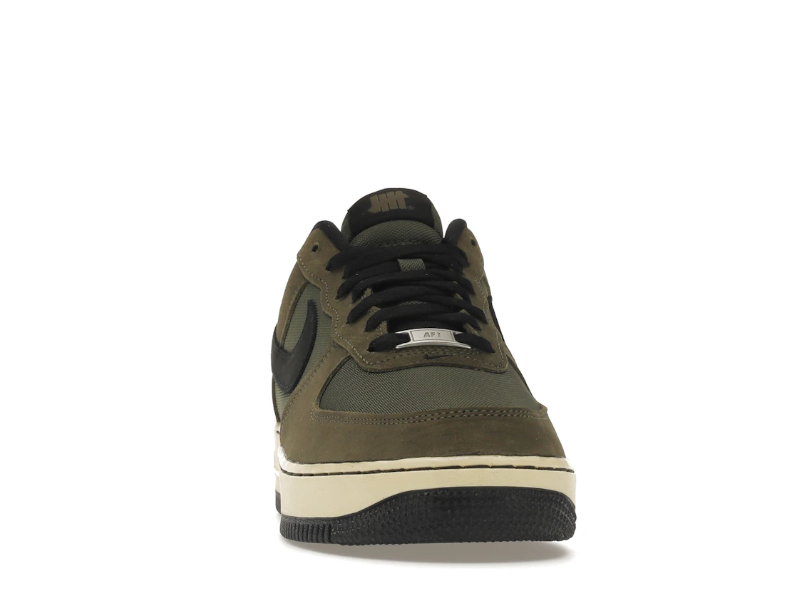 Vue 9 de Nike Air Force 1 Low SP Undefeated Ballistic Dunk vs. AF1