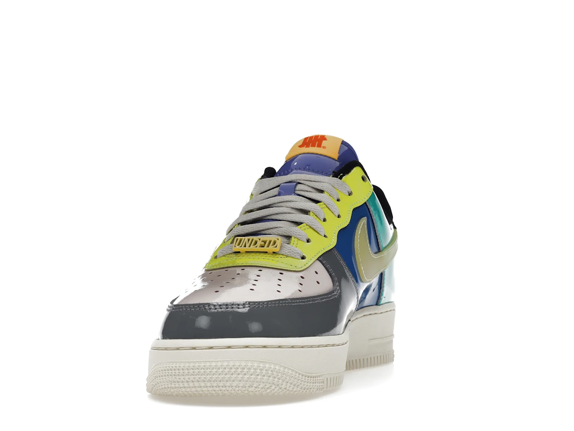 Vue 12 de Nike Air Force 1 Low SP Undefeated Multi-Patent Community