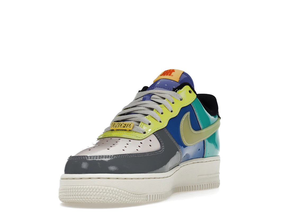 Vue 13 de Nike Air Force 1 Low SP Undefeated Multi-Patent Community