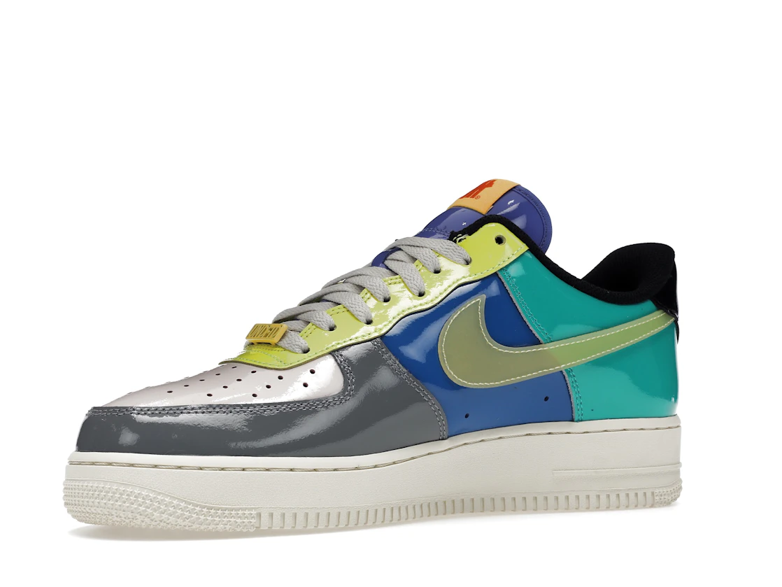 Vue 16 de Nike Air Force 1 Low SP Undefeated Multi-Patent Community