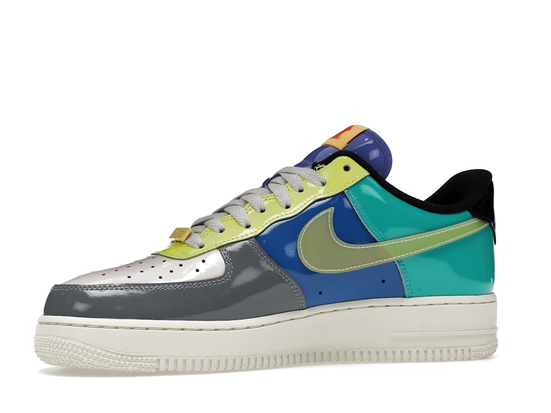 Vue 17 de Nike Air Force 1 Low SP Undefeated Multi-Patent Community