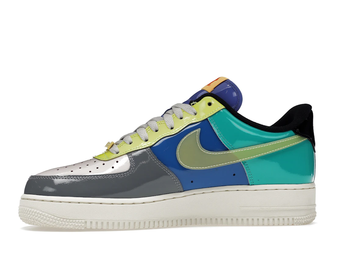 Vue 18 de Nike Air Force 1 Low SP Undefeated Multi-Patent Community