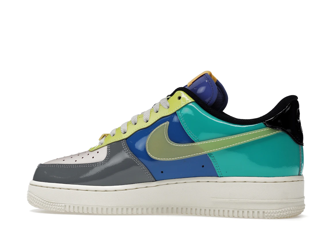 Vue 21 de Nike Air Force 1 Low SP Undefeated Multi-Patent Community