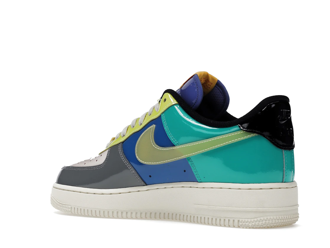 Vue 23 de Nike Air Force 1 Low SP Undefeated Multi-Patent Community