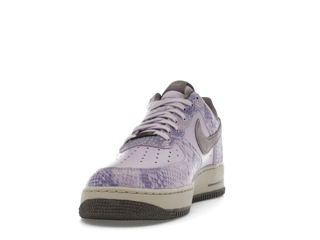 Vue 12 de Nike Air Force 1 Low Purple Snakeskin