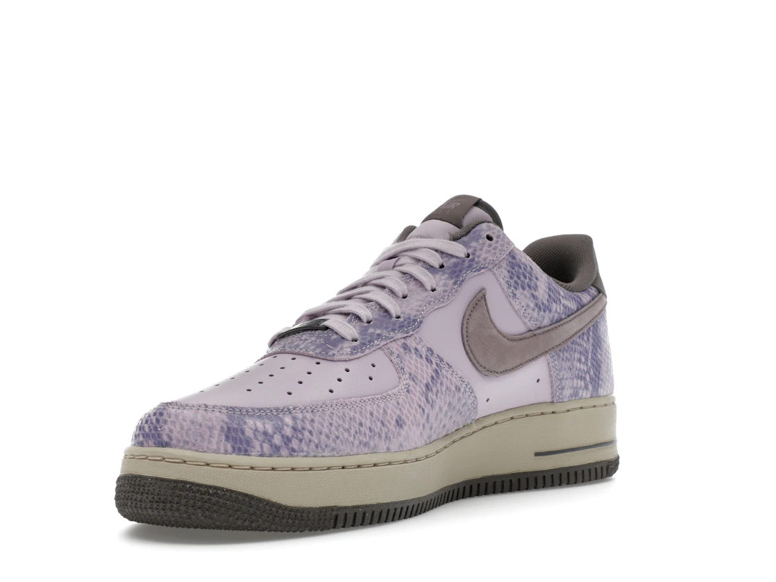 Vue 14 de Nike Air Force 1 Low Purple Snakeskin