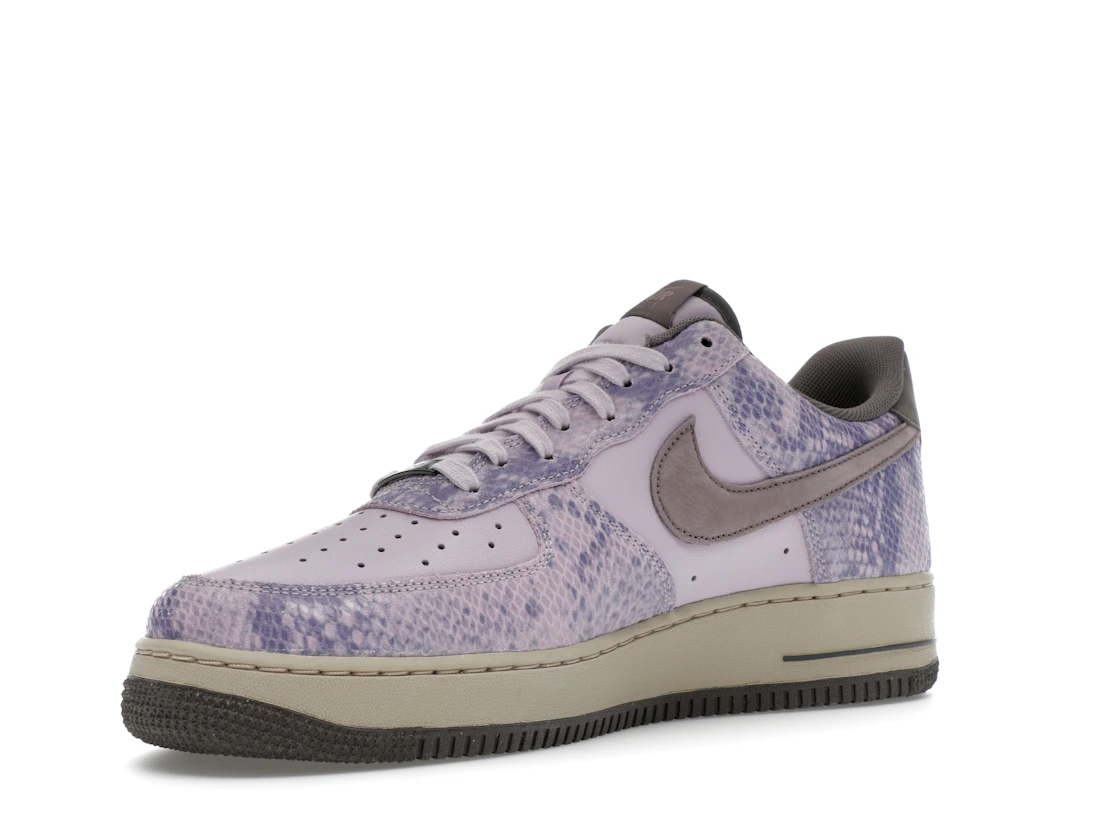 Vue 15 de Nike Air Force 1 Low Purple Snakeskin