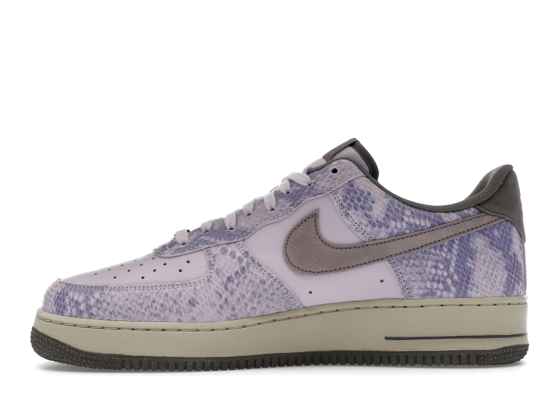 Vue 19 de Nike Air Force 1 Low Purple Snakeskin