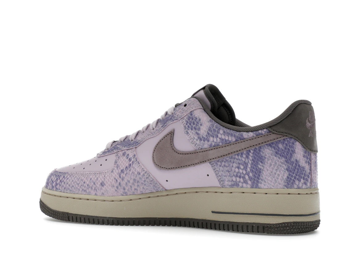 Vue 22 de Nike Air Force 1 Low Purple Snakeskin