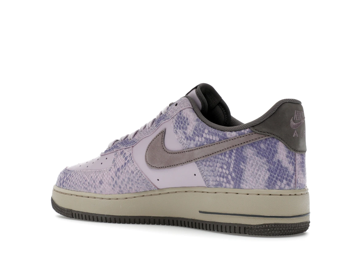 Vue 23 de Nike Air Force 1 Low Purple Snakeskin