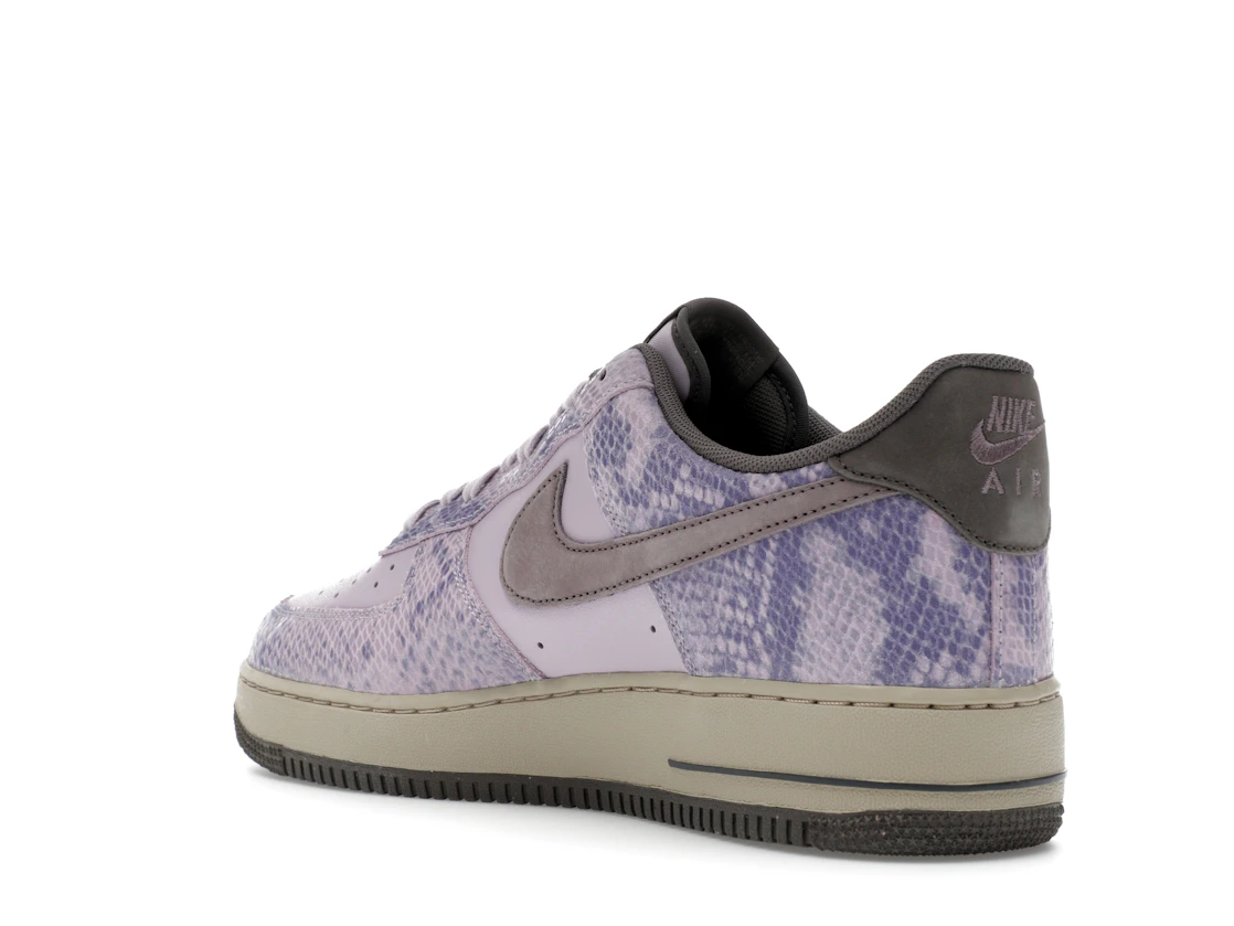 Vue 24 de Nike Air Force 1 Low Purple Snakeskin