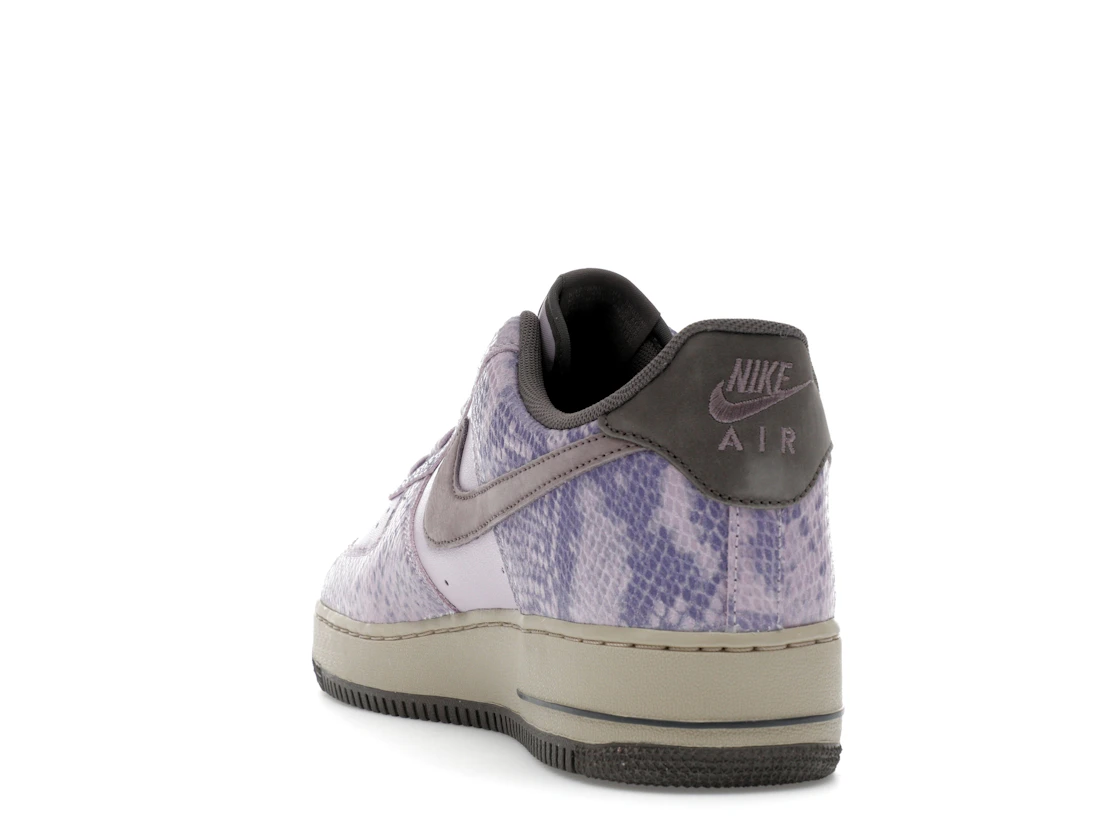 Vue 26 de Nike Air Force 1 Low Purple Snakeskin
