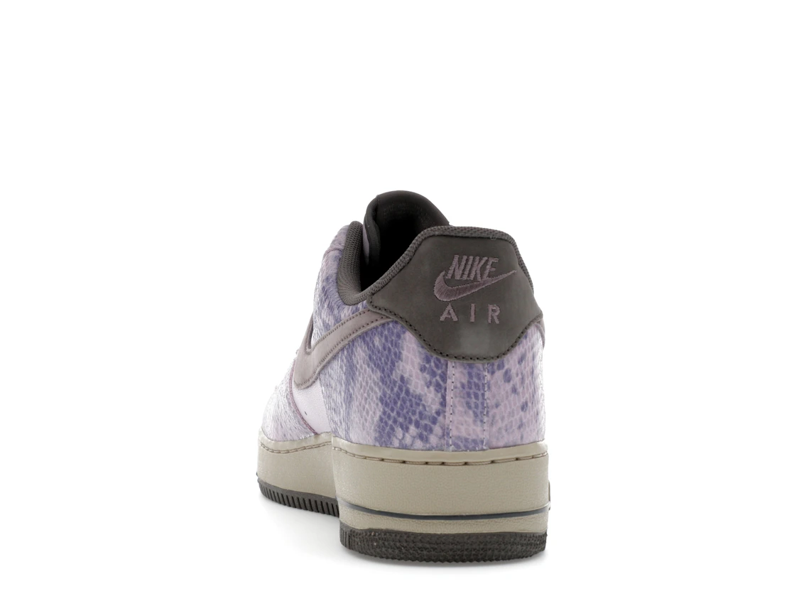 Vue 27 de Nike Air Force 1 Low Purple Snakeskin