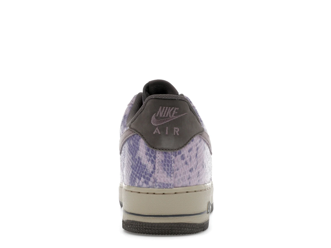 Vue 28 de Nike Air Force 1 Low Purple Snakeskin