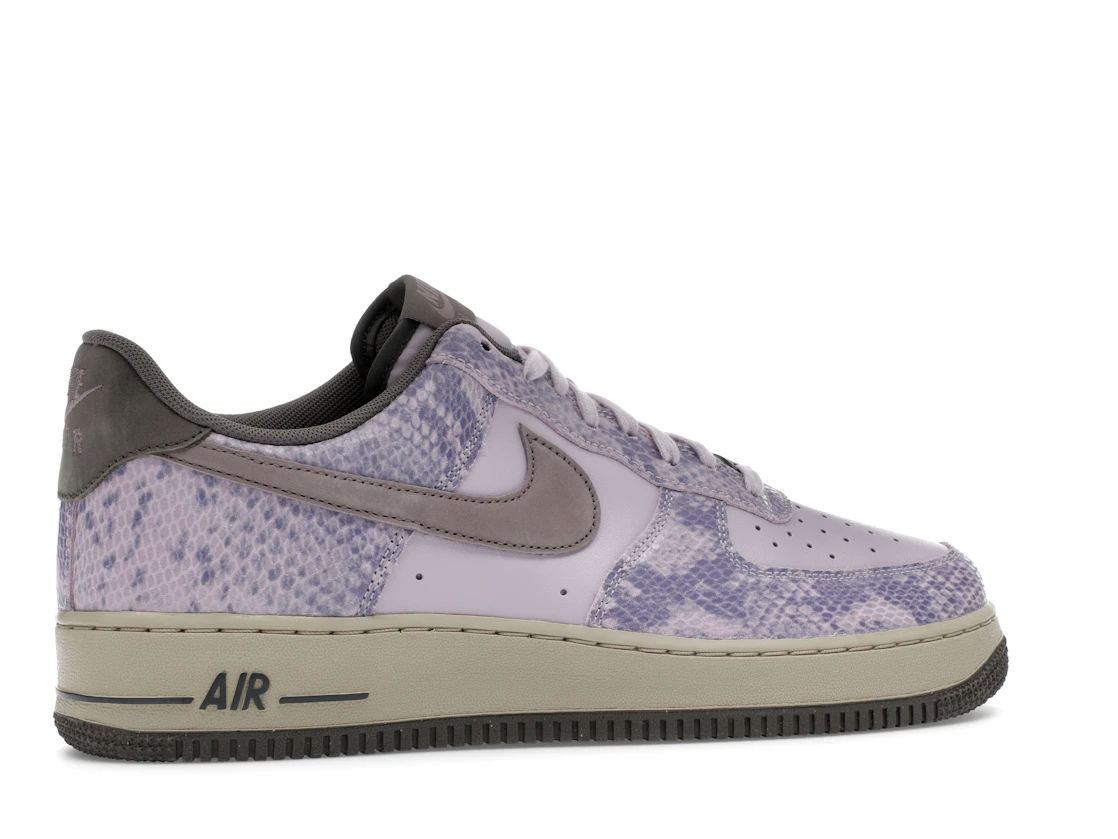Vue 35 de Nike Air Force 1 Low Purple Snakeskin