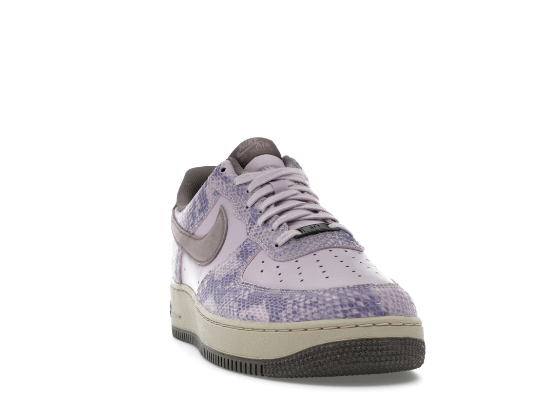 Vue 8 de Nike Air Force 1 Low Purple Snakeskin