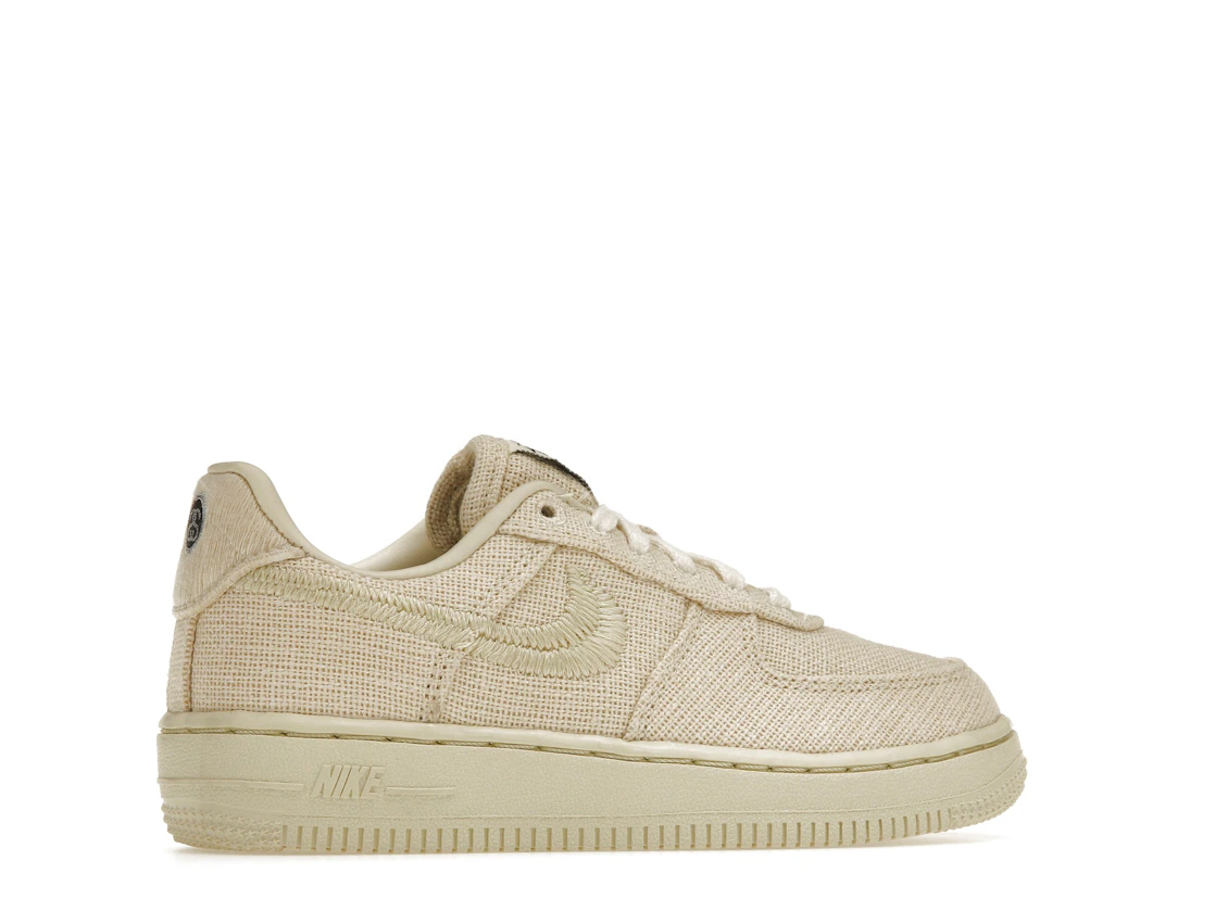 Vue 35 de Nike Air Force 1 Low Stussy Fossil (PS)