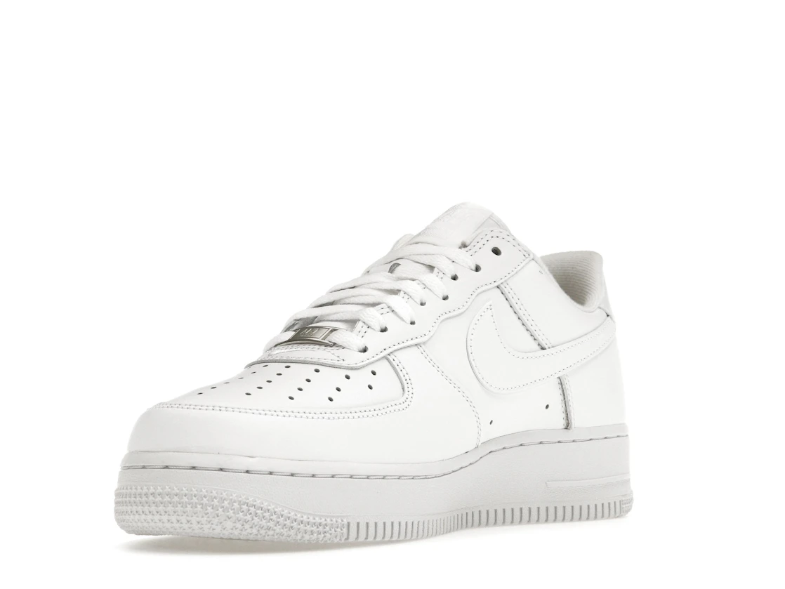Vue 14 de Nike Air Force 1 Low Supreme White