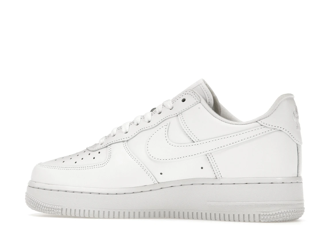 Vue 21 de Nike Air Force 1 Low Supreme White