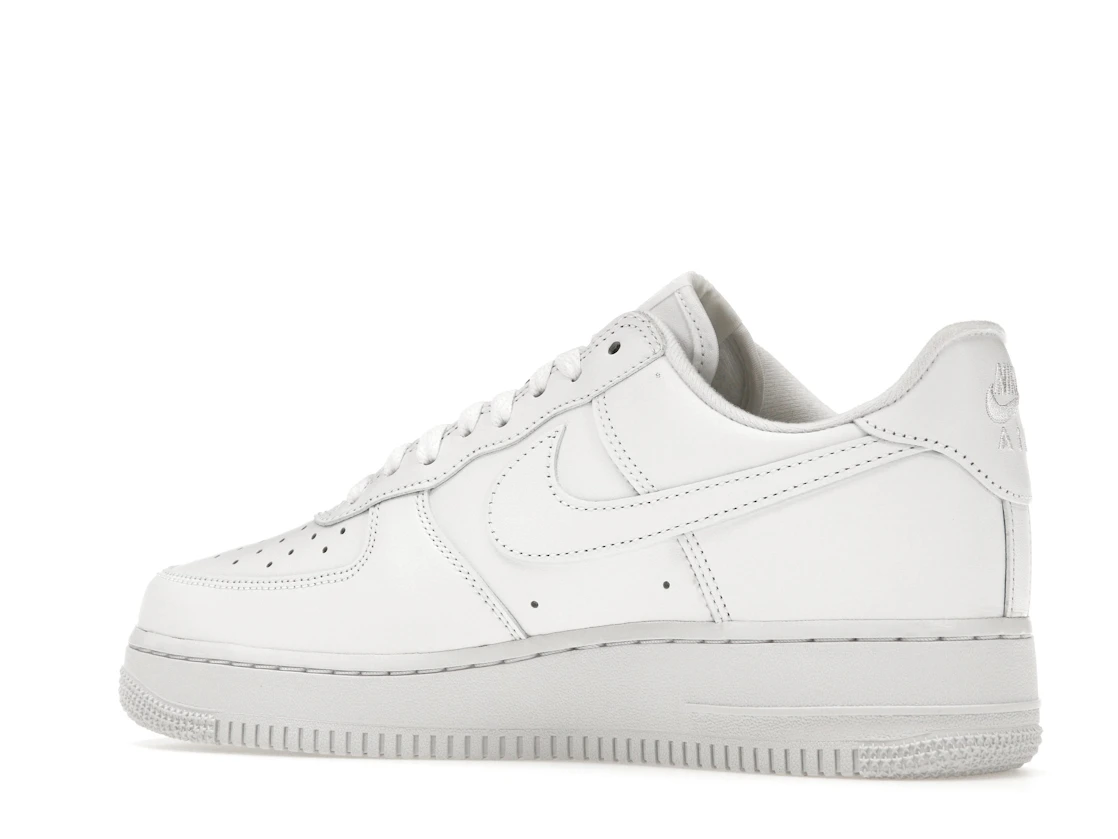 Vue 22 de Nike Air Force 1 Low Supreme White