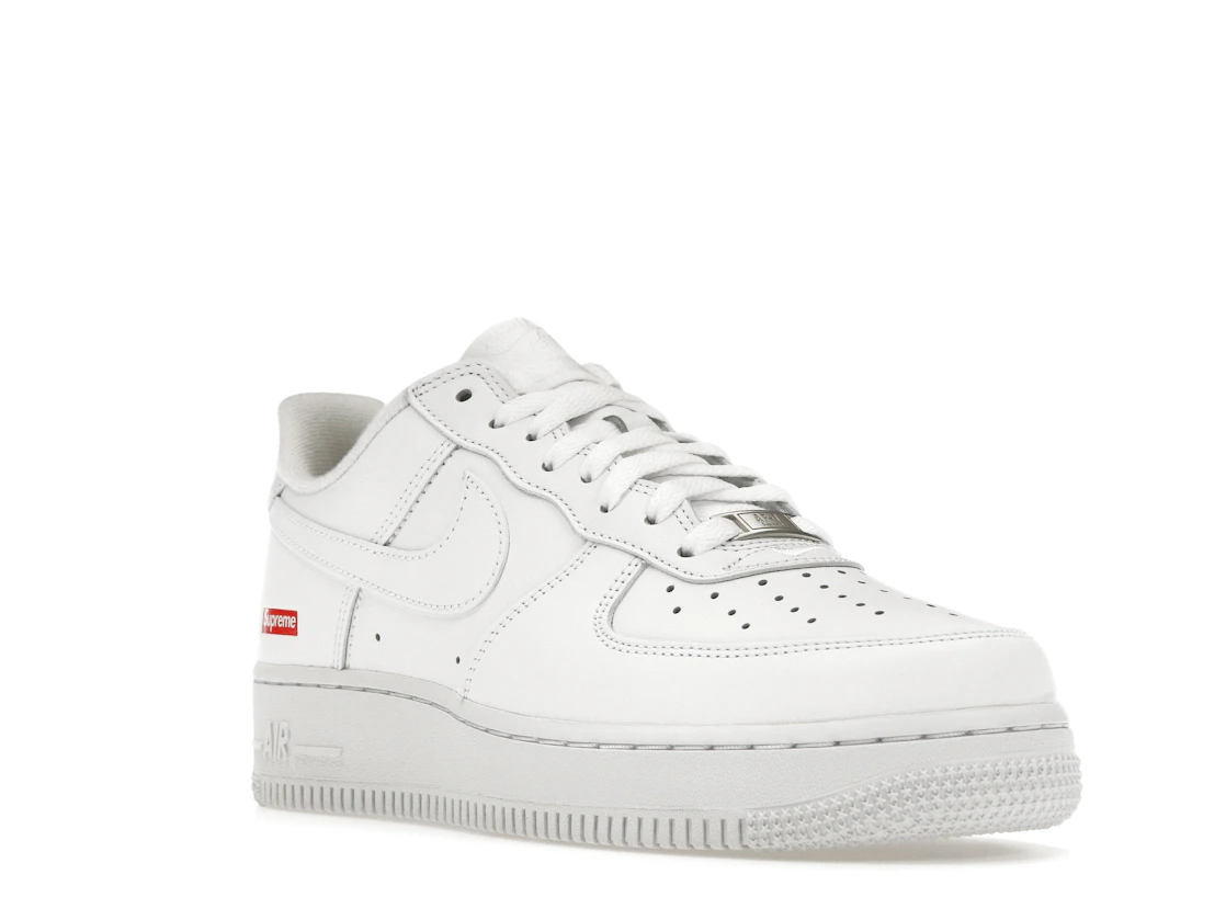 Vue 6 de Nike Air Force 1 Low Supreme White