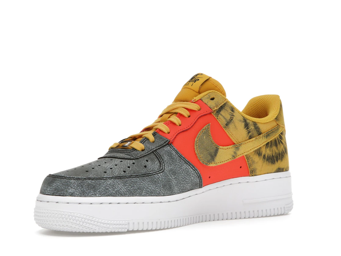 Vue 15 de Nike Air Force 1 Low Tie Dye Dark Sulphur
