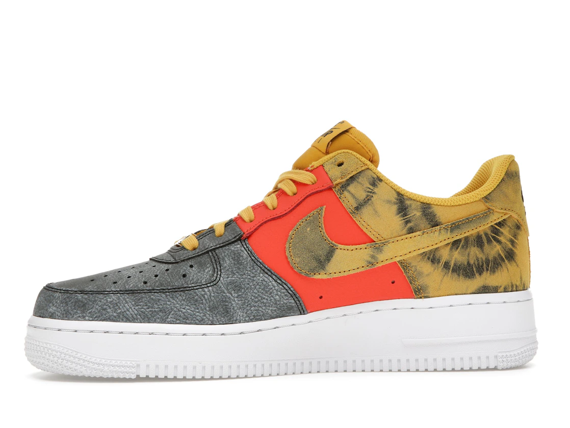 Vue 18 de Nike Air Force 1 Low Tie Dye Dark Sulphur