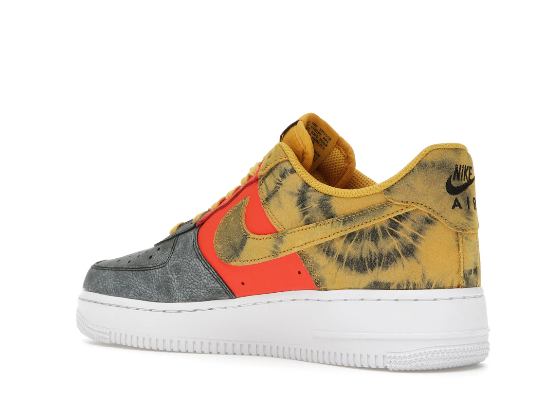 Vue 23 de Nike Air Force 1 Low Tie Dye Dark Sulphur